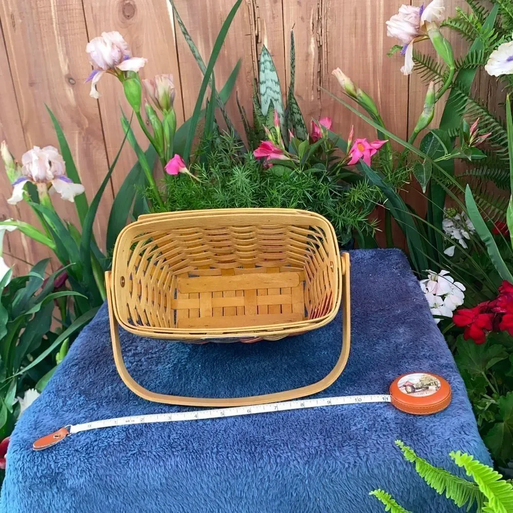 Longaberger vintage 25th anniversary basket with hinged handle but without liner